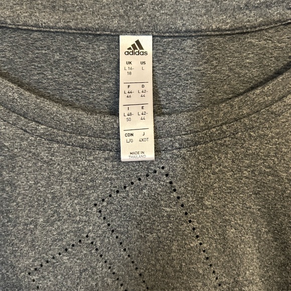 Adidas pinhole logo cropped tees - Picture 5 of 7